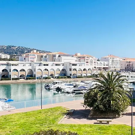 Superbe Vue Marina Proche Σετ